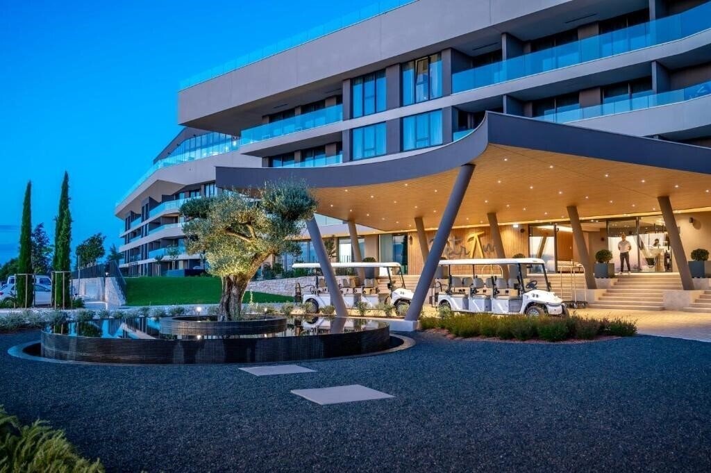 Фото Petram Resort & Residences 4*