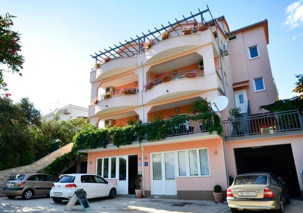 Территория App Luka & Toni 3*