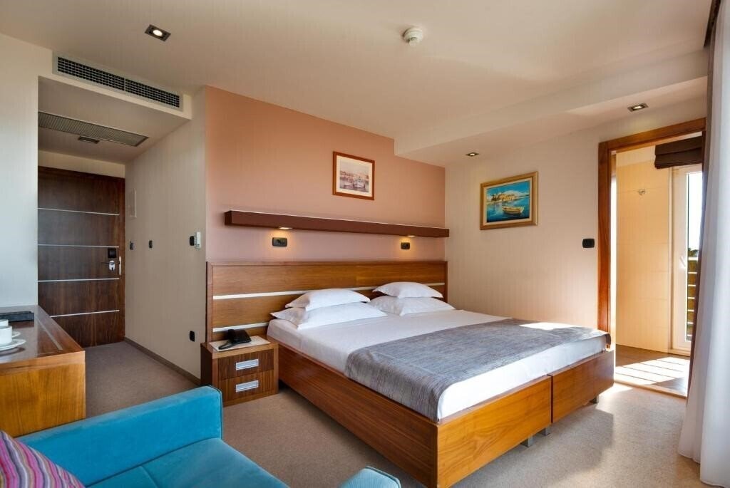 Панорама Plaza (Omis) 4*