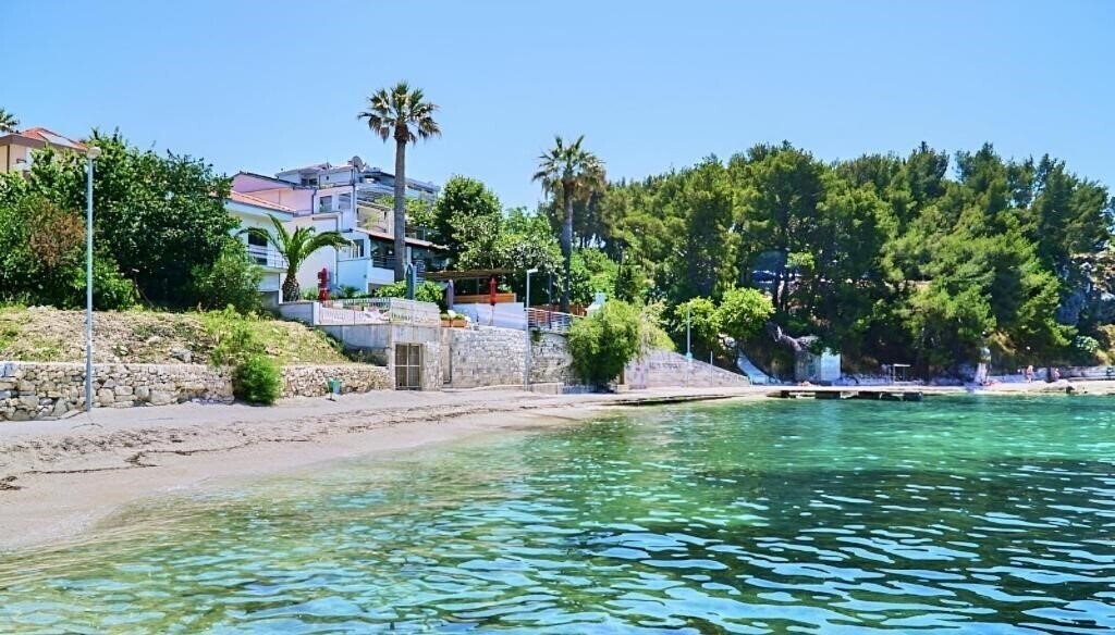 Вид Villa Luketa 3*