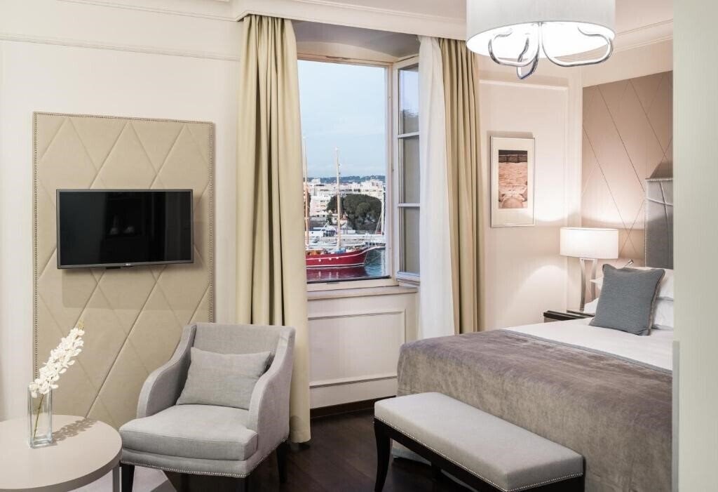 Фотографія Bastion Hotel 4*