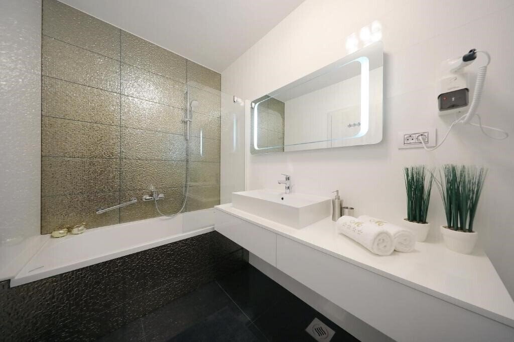 Фотография Luxury Majpruz Suites 4*