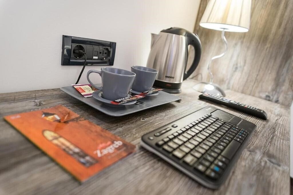 Апартаменти Log In Rooms 4*