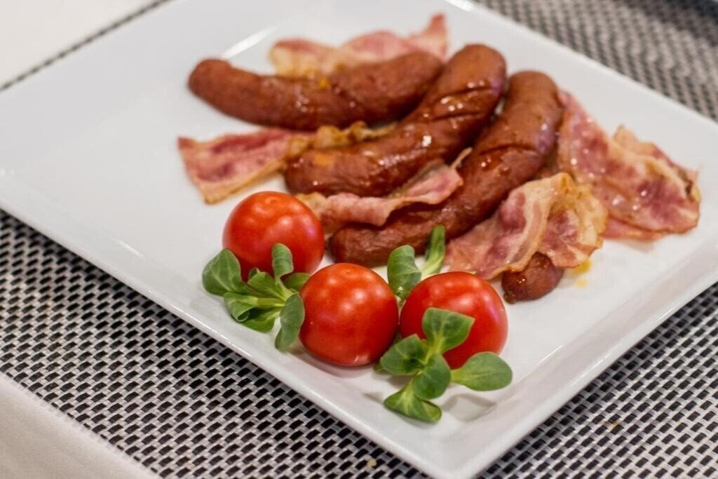 Апартаменти Royal Airport 4*