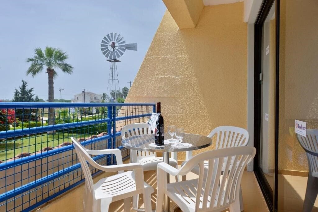 Панорама Napa Prince Hotel Apts 3*