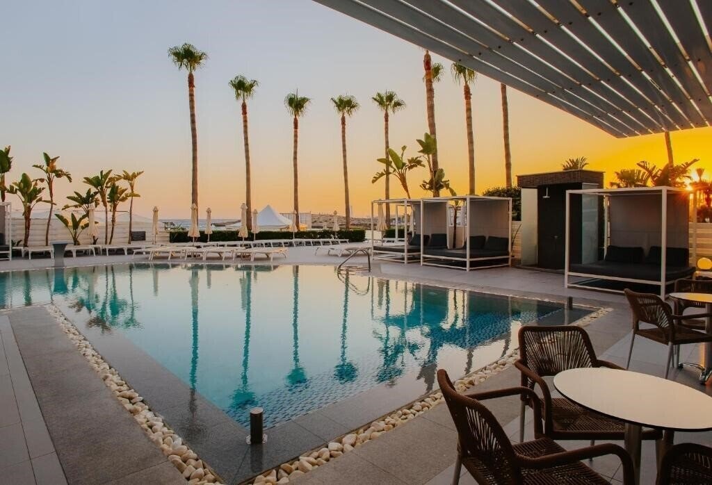 Отель Tasia Maris Sands Hotel 4*