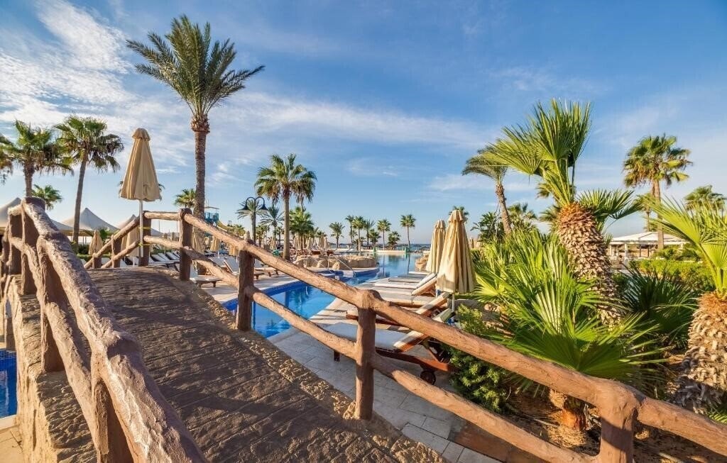 Вид Adams Beach Hotel & SPA 5*