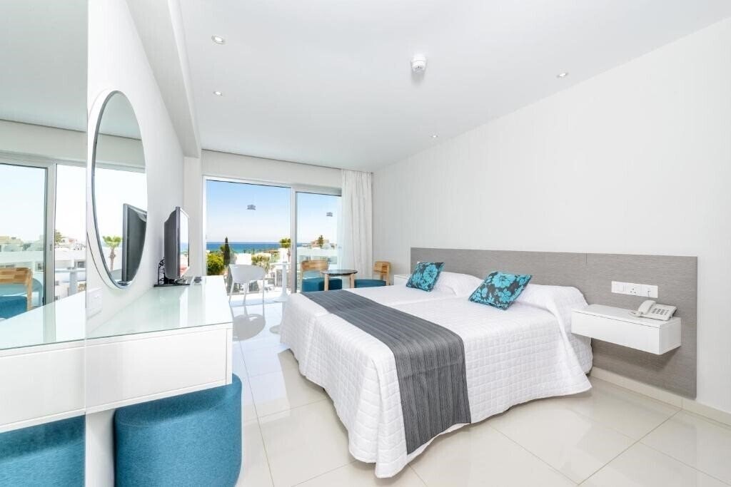 Фотография River Rock Hotel 3*