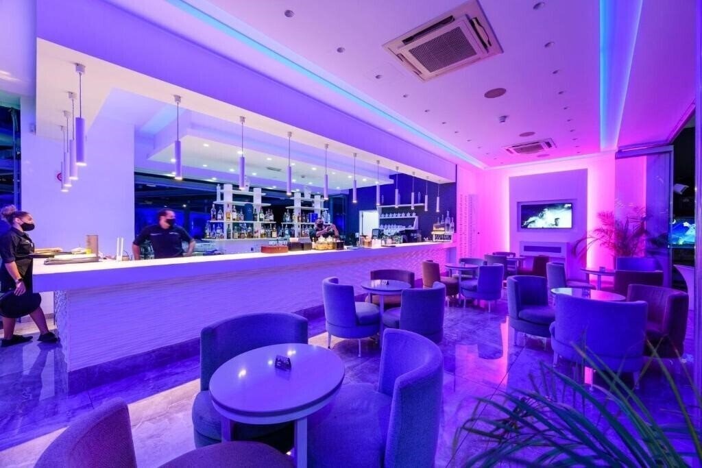 Апартаменты River Rock Hotel 3*