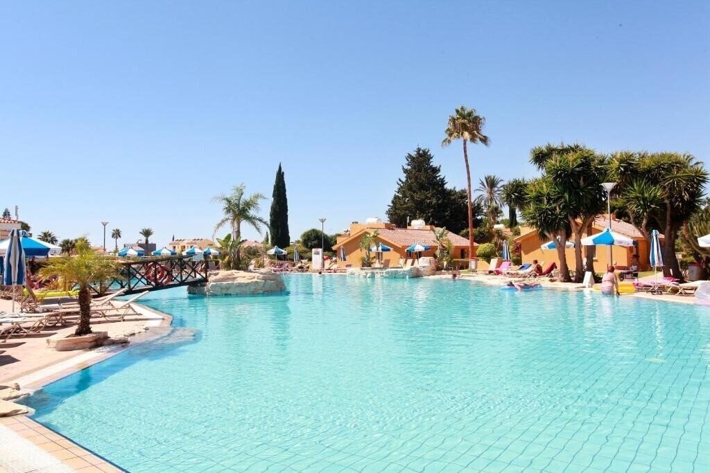 Отель Makronisos Holiday Village 3*