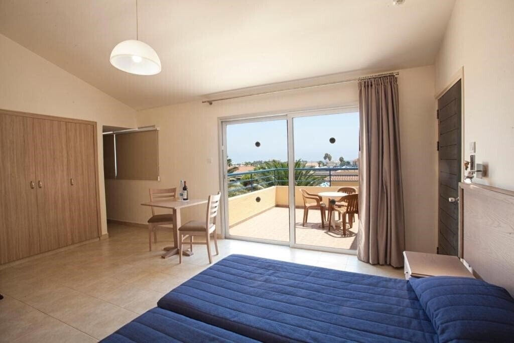 Территория Makronisos Holiday Village 3*