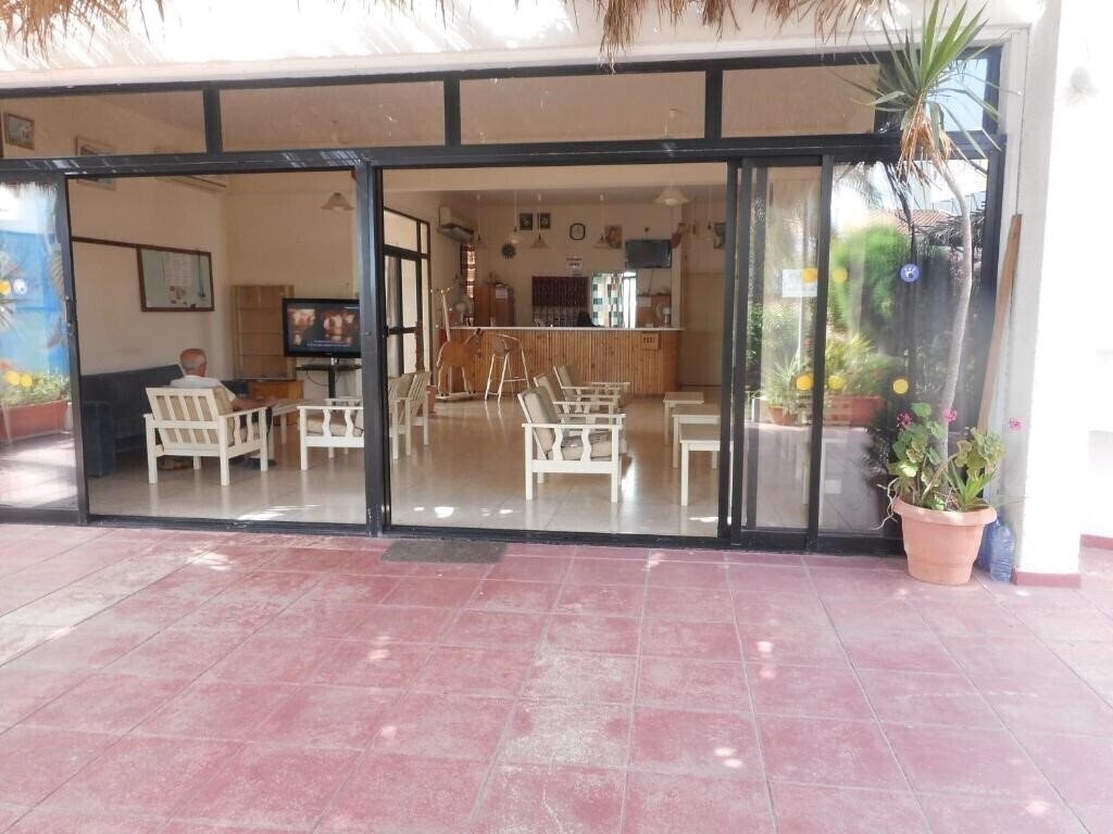 Апартаменти Kkaras Hotel 2*