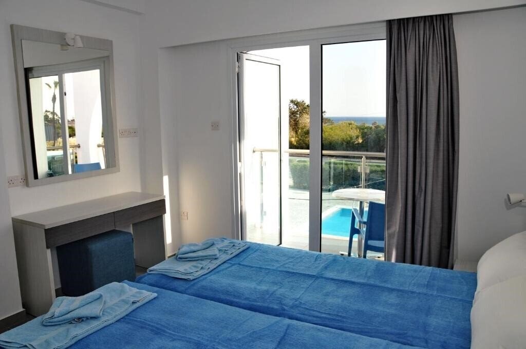 Территория Kaos Hotel Apts 2*