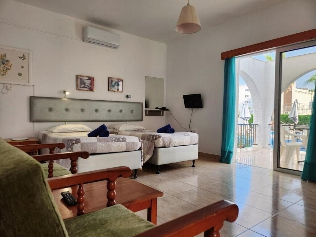 Панорама Florence Hotel Apts 2*