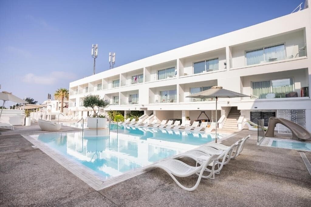 Отель Vias Hotel Apartments 2*