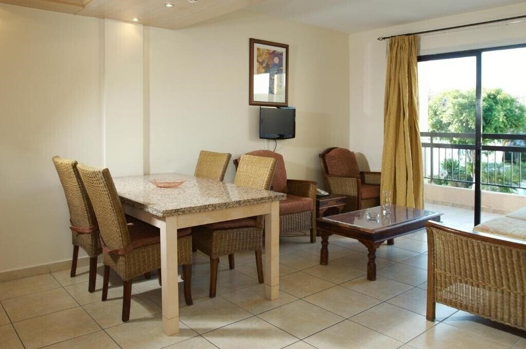 Фотографія Senator Hotel Apartments 3*