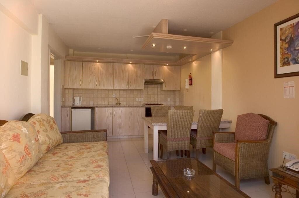 Апартаменти Senator Hotel Apartments 3*