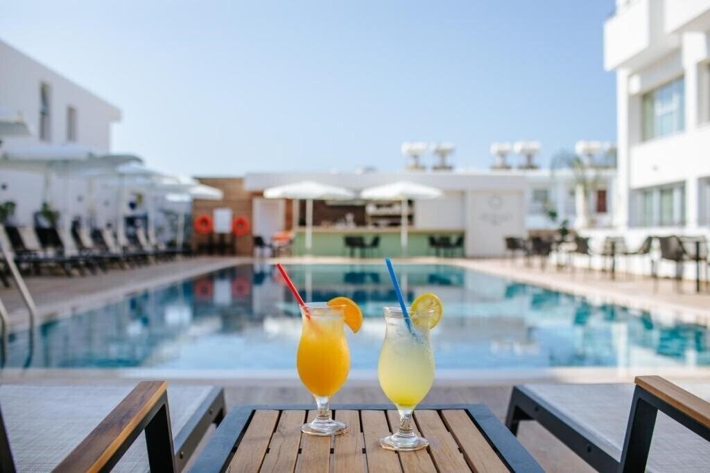 Територія Cosmo Napa Hotel 3*