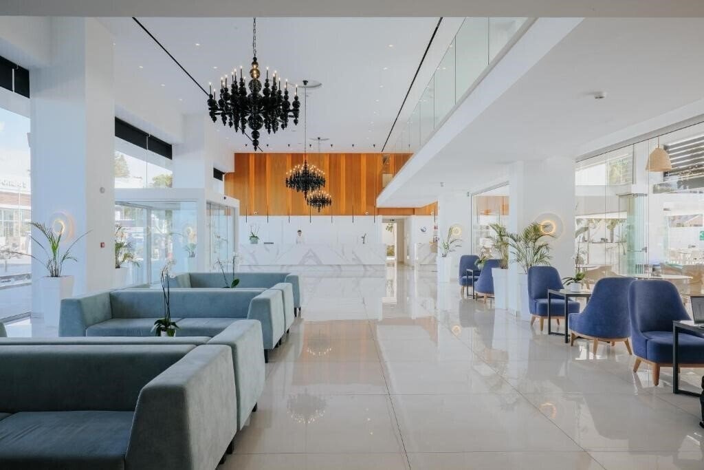 Вид Seasons Hotel - Adults Only 14+ 4*