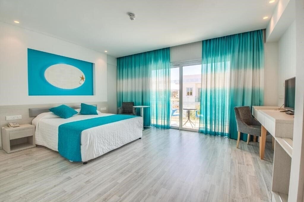 Панорама Anesis 3*