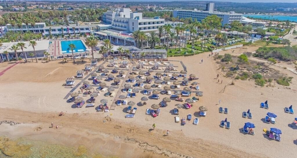 Територія The Dome Beach Resort 4*