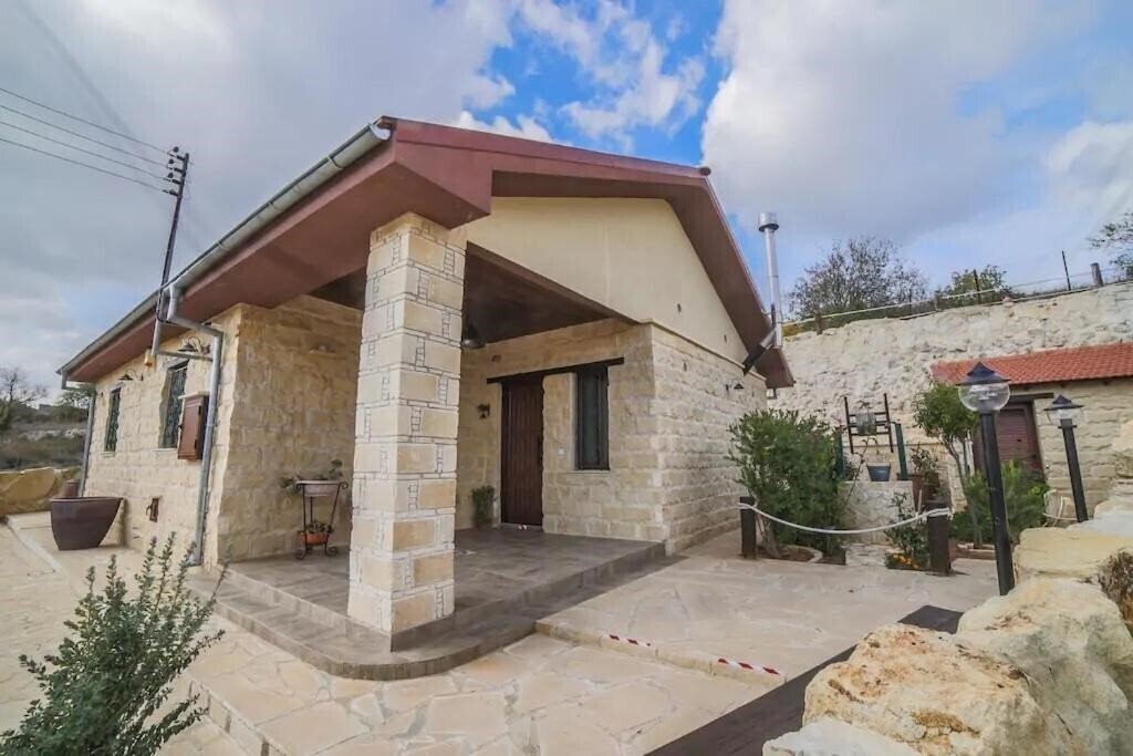 Апартаменти Komi Lofou Traditional House 3*