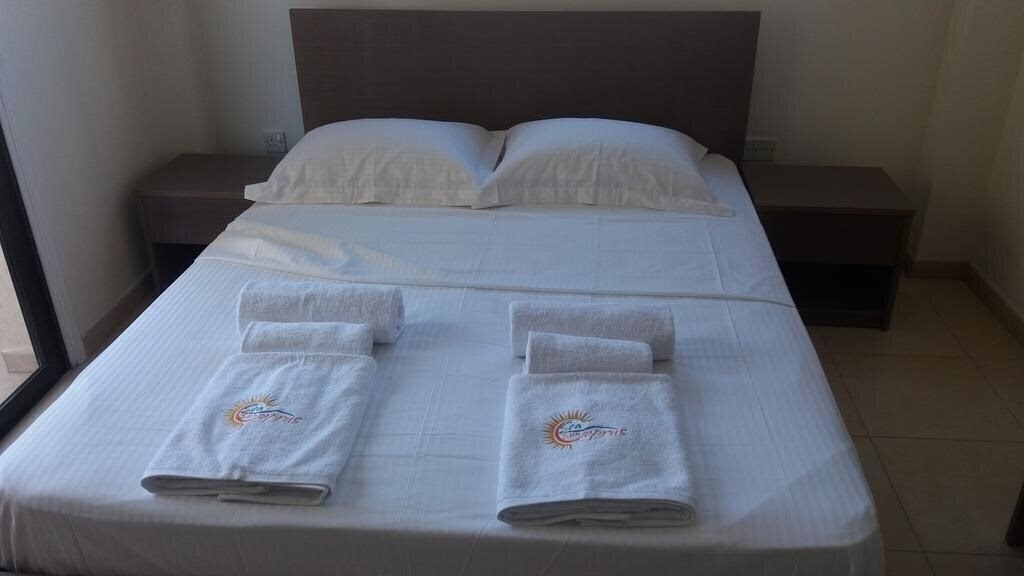 Панорама 202 Mandritis Court 3*