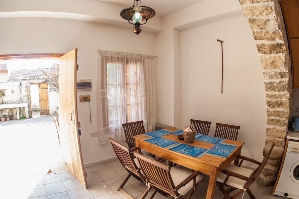 Готель Angelis Traditional Village House 3*