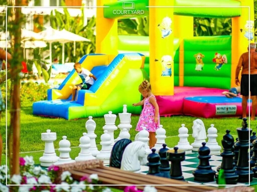 Вид Courtyard Long Beach Holiday Resort 5*