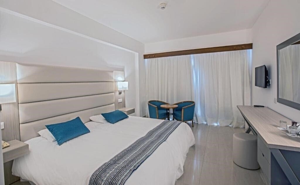 Территория Nelia Sea Breeze 4*