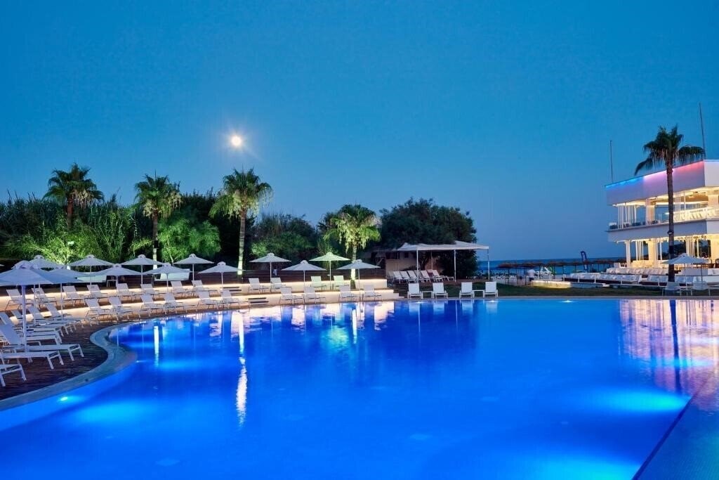 Территория So Nice Boutique Suites 4*