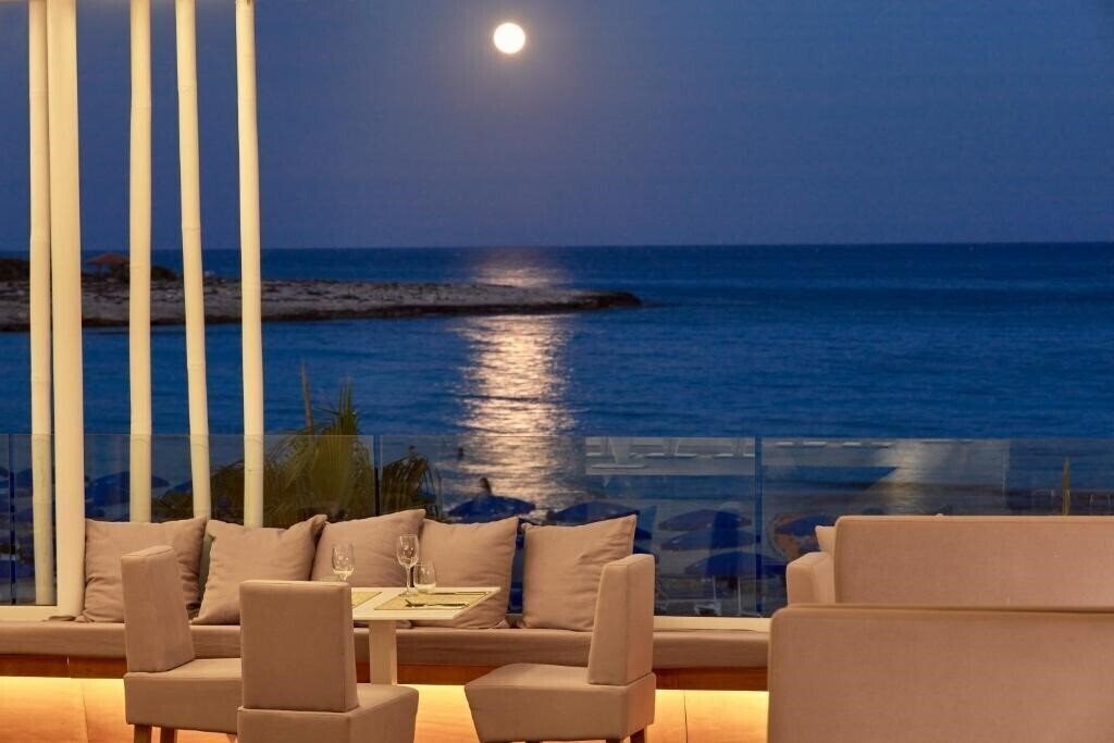 Панорама So Nice Boutique Suites 4*