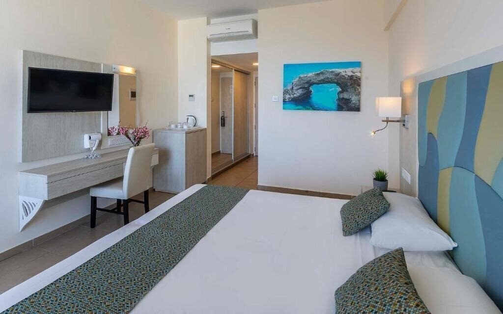 Территория Tofinis Hotel 4*