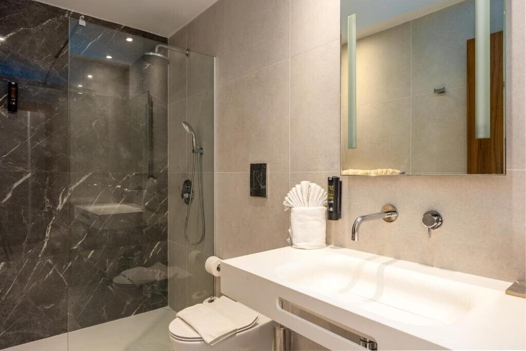 Вид Melpo Antia 4*