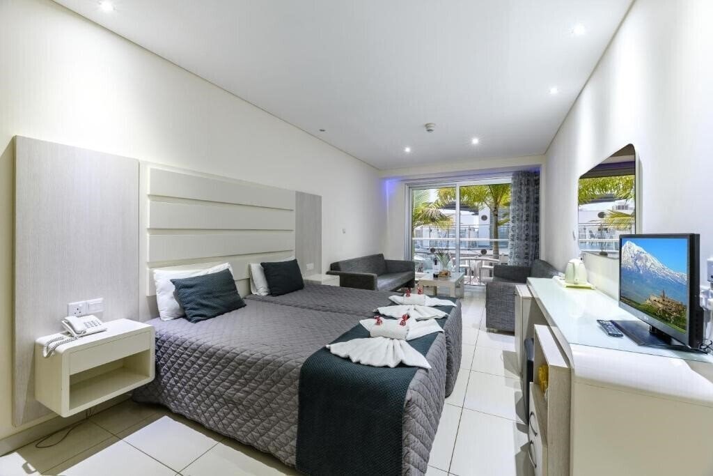 Апартаменты Tasia Maris Oasis 4*