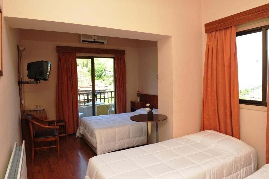 Готель Ekali Hotel 3*