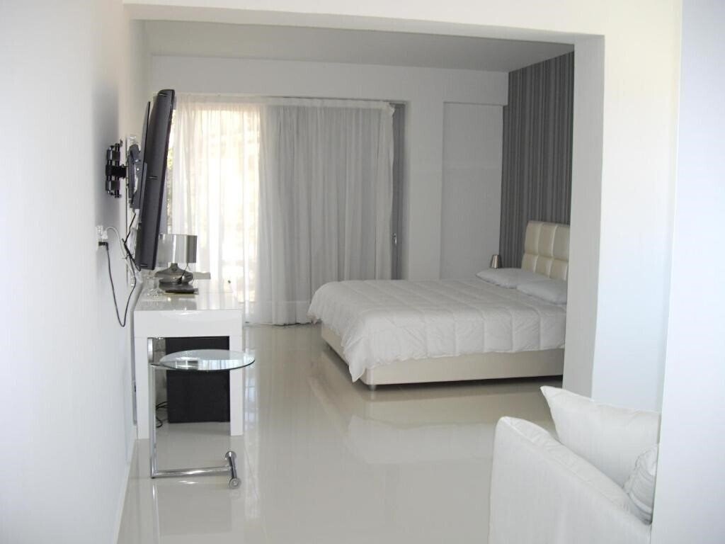 Фото Crystal Hotel 3*