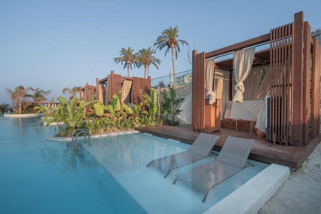 Территория Merit Park Hotel 5*