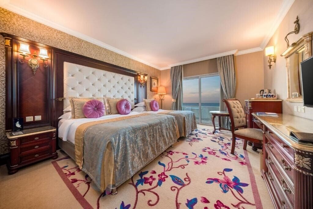 Панорама Merit Park Hotel 5*