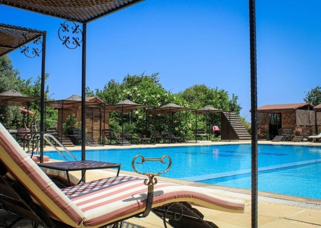 Панорама Lapida Garden Hotel 3*