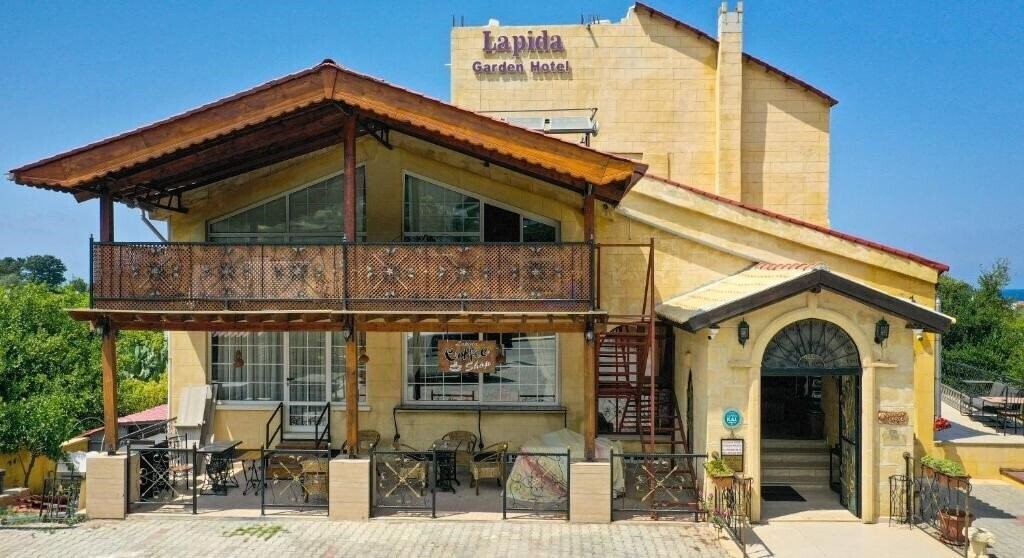 Территория Lapida Garden Hotel 3*