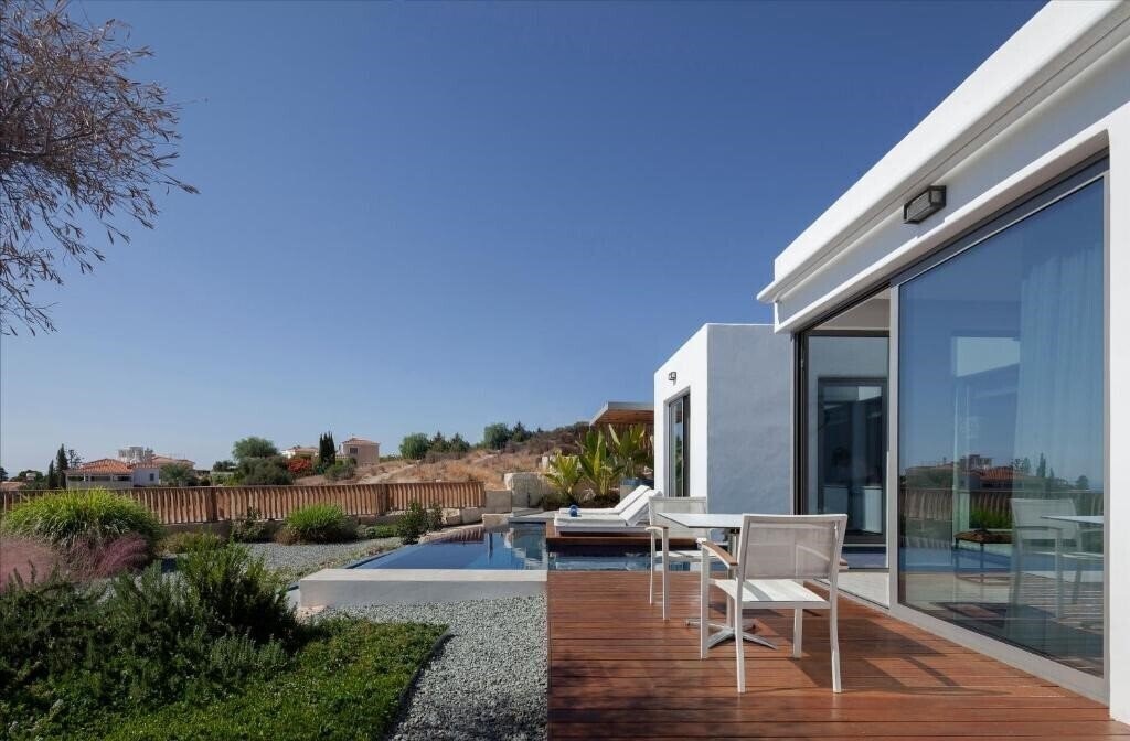 Панорама White Pearl Hotel 3*