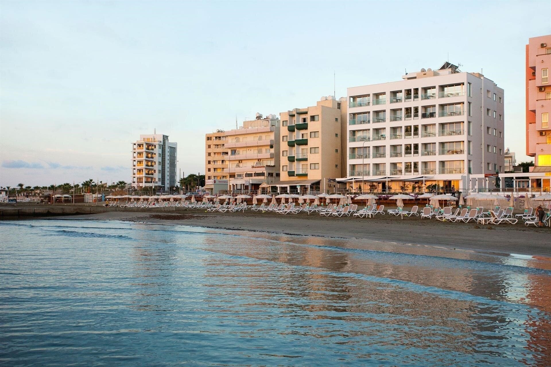Отель Constantiana Beach Hotel Apartments апартаменты