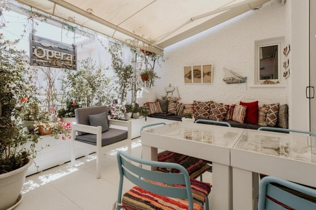 Апартаменти Opera Hotel 2*