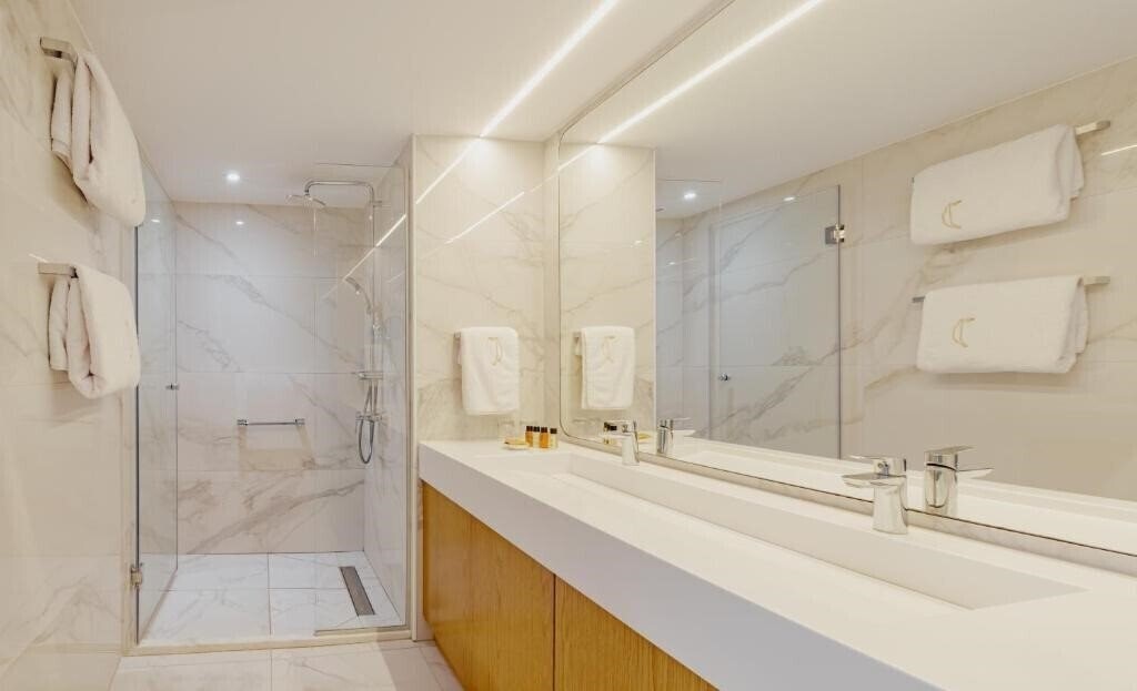 Фотографія Golden Bay Beach Hotel 5*