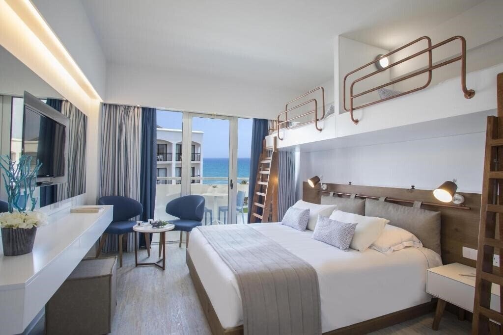 Вид Lordos Beach Hotel 4*