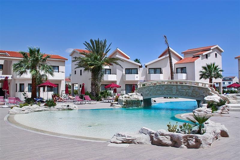 Панорама Crown Henipa Hotel 3*