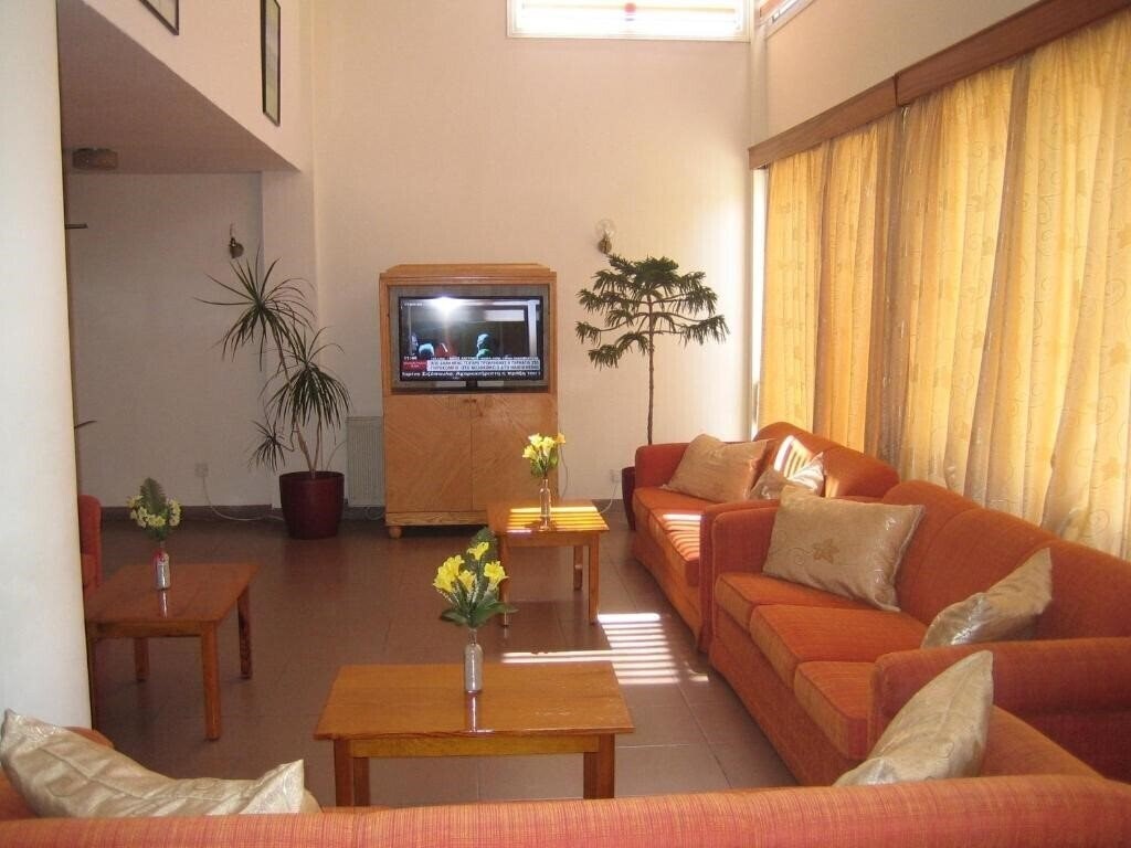 Вид Onisillos Hotel Larnaca 2*