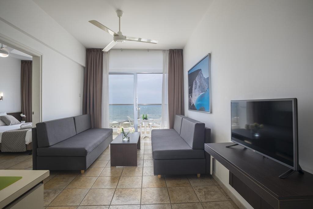 Апартаменты Costantiana Beach Hotel Apts 3*