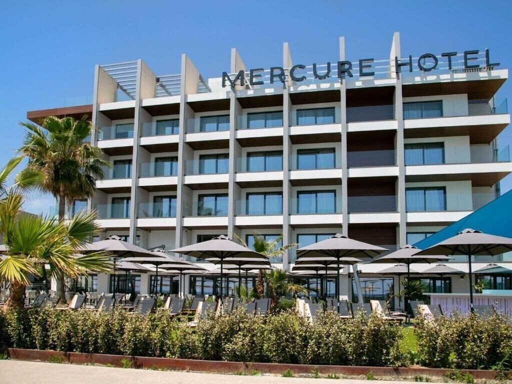 Картинка Mercure Larnaca Beach Resort 4*